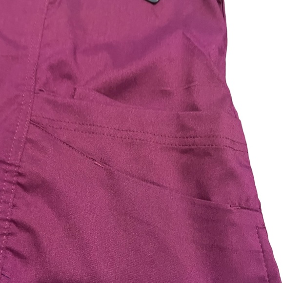 🌟NWT🌟 Marilyn Monroe Medichic Wine Stretch Scrubs Top - Picture 4 of 7